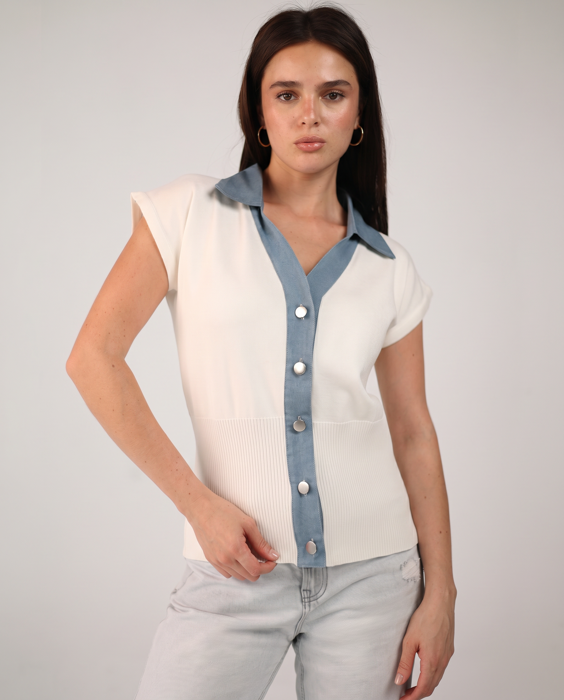 DENIM COLLAR KNIT TOP IN LIGHT DENIM