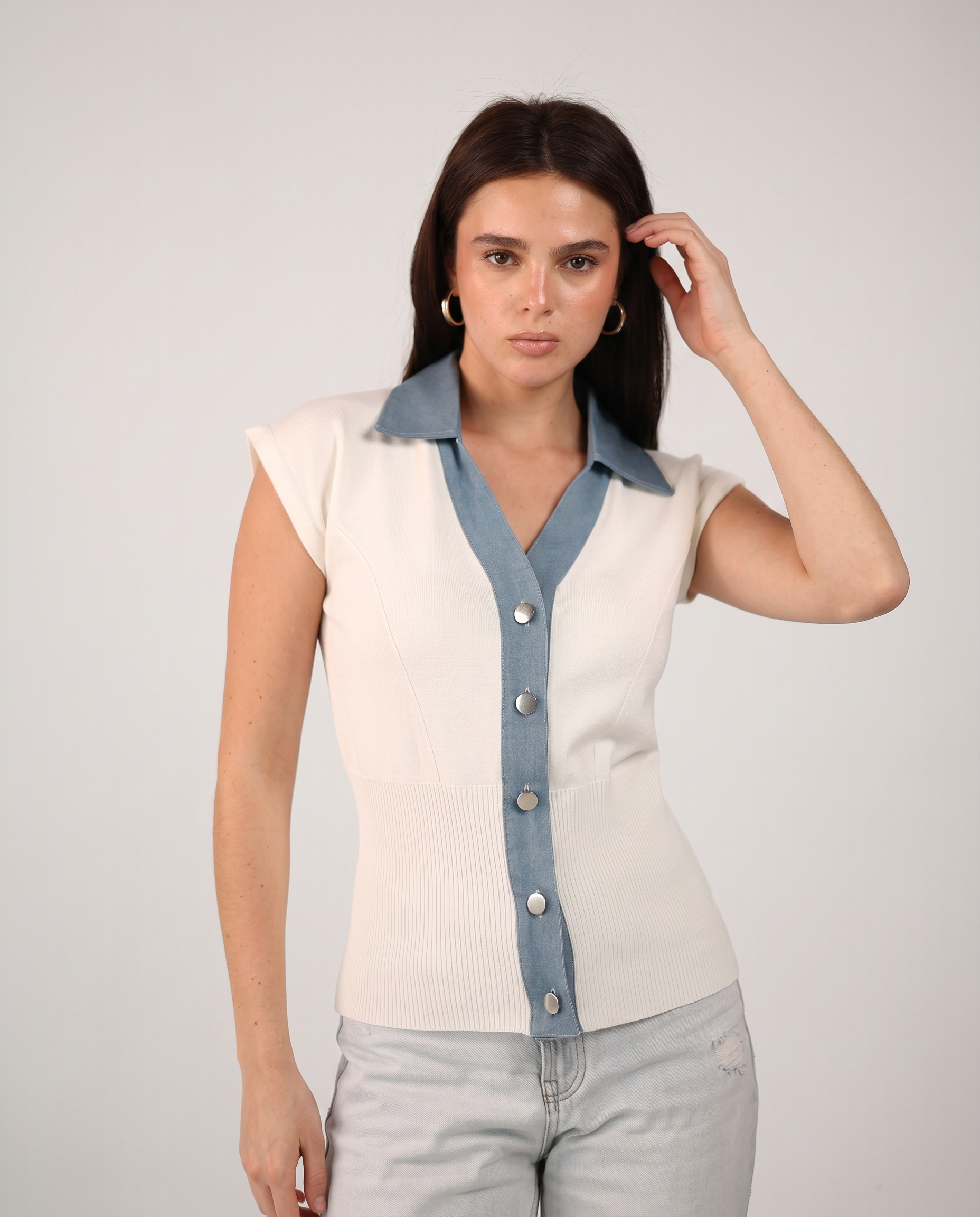 DENIM COLLAR KNIT TOP IN LIGHT DENIM