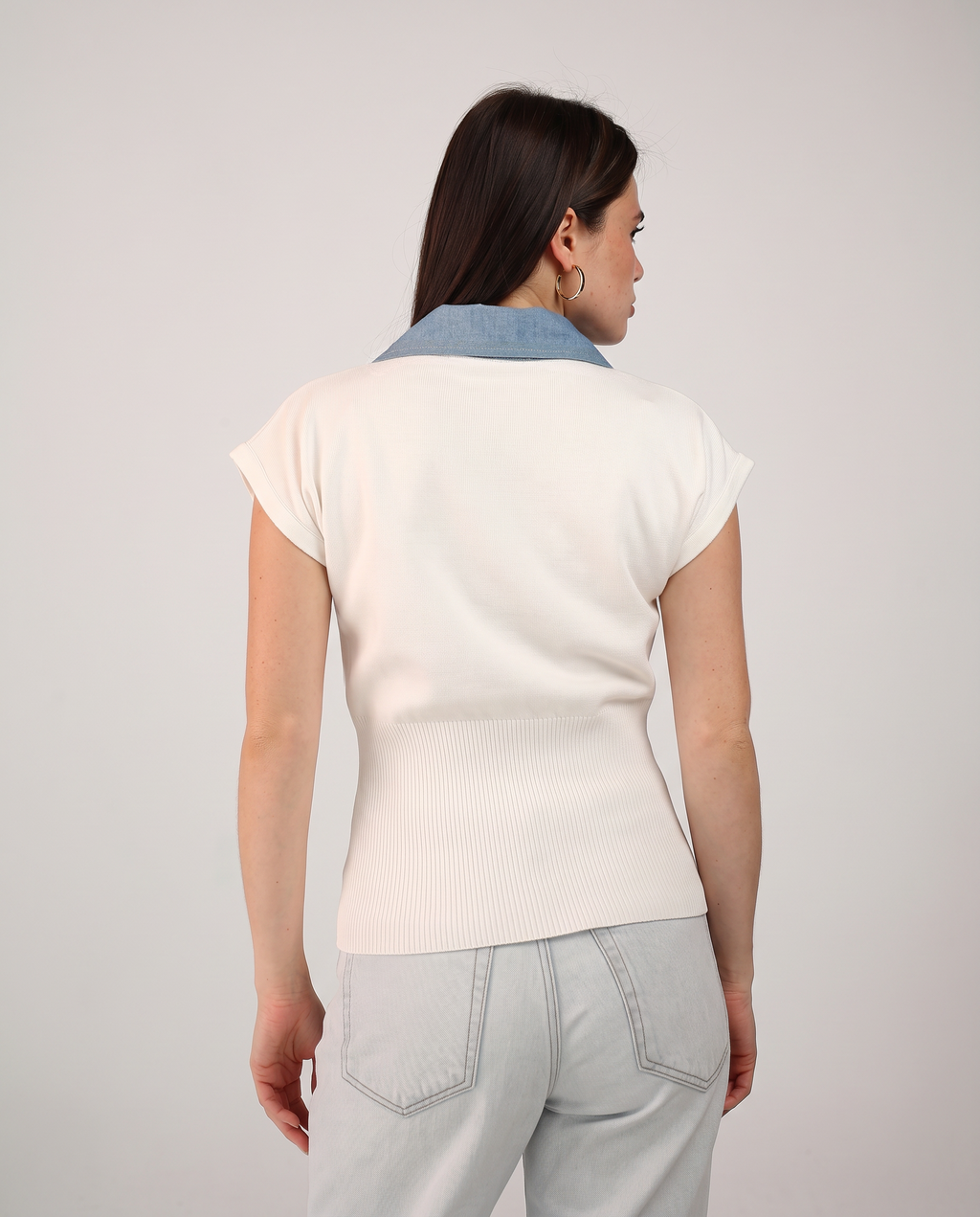 DENIM COLLAR KNIT TOP IN LIGHT DENIM