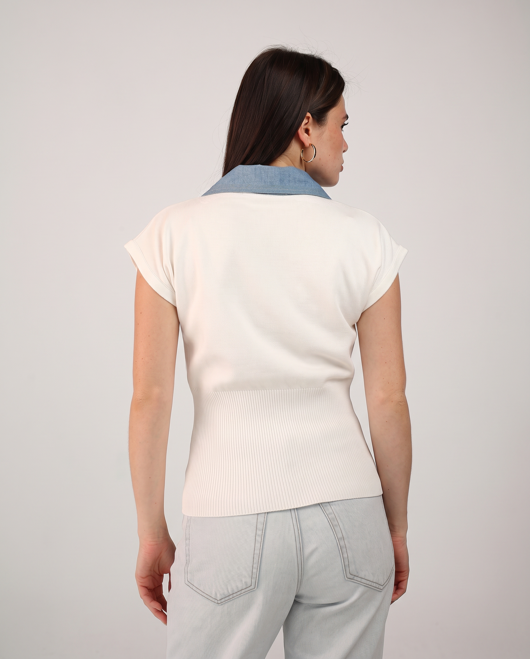 DENIM COLLAR KNIT TOP IN LIGHT DENIM