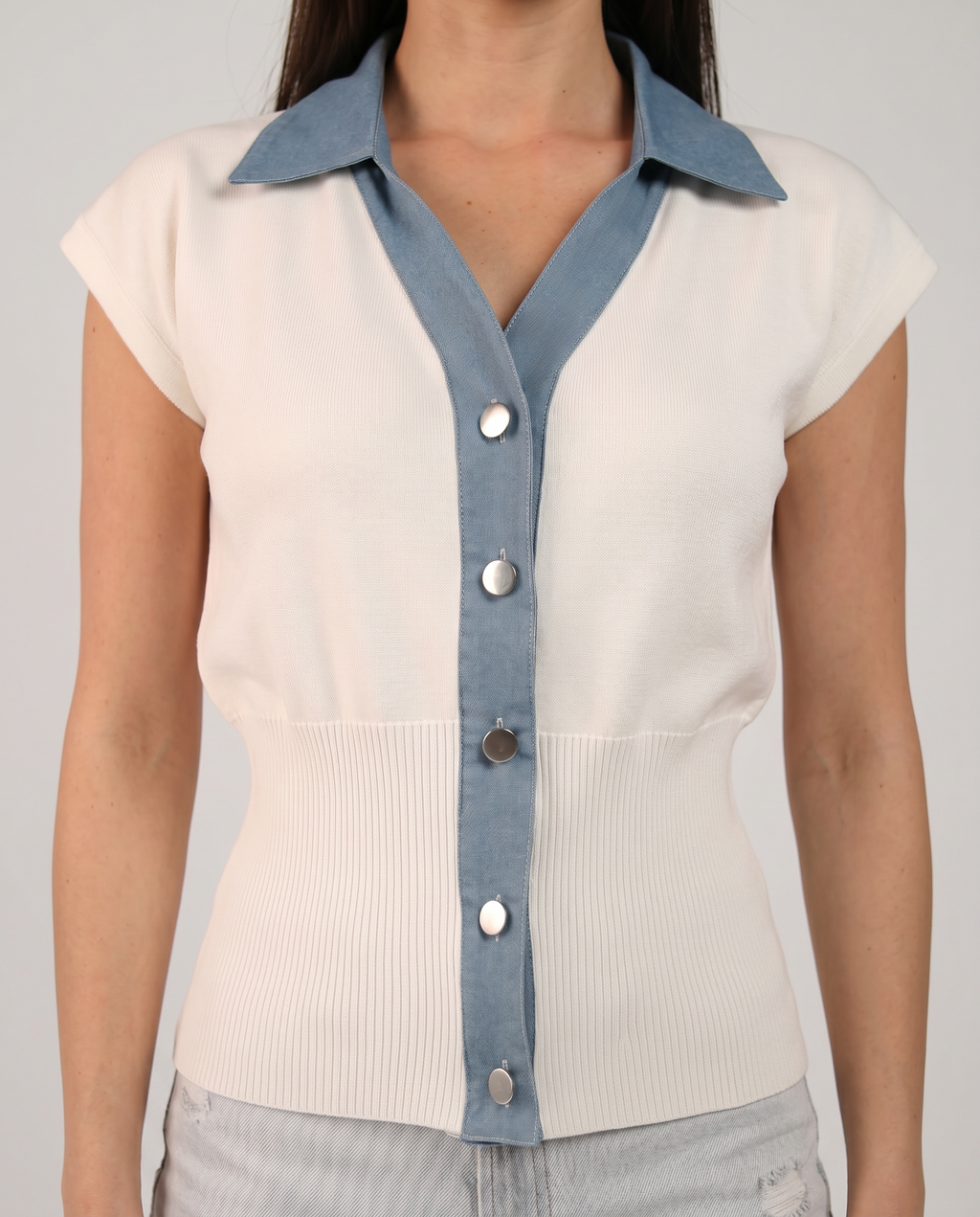 DENIM COLLAR KNIT TOP IN LIGHT DENIM