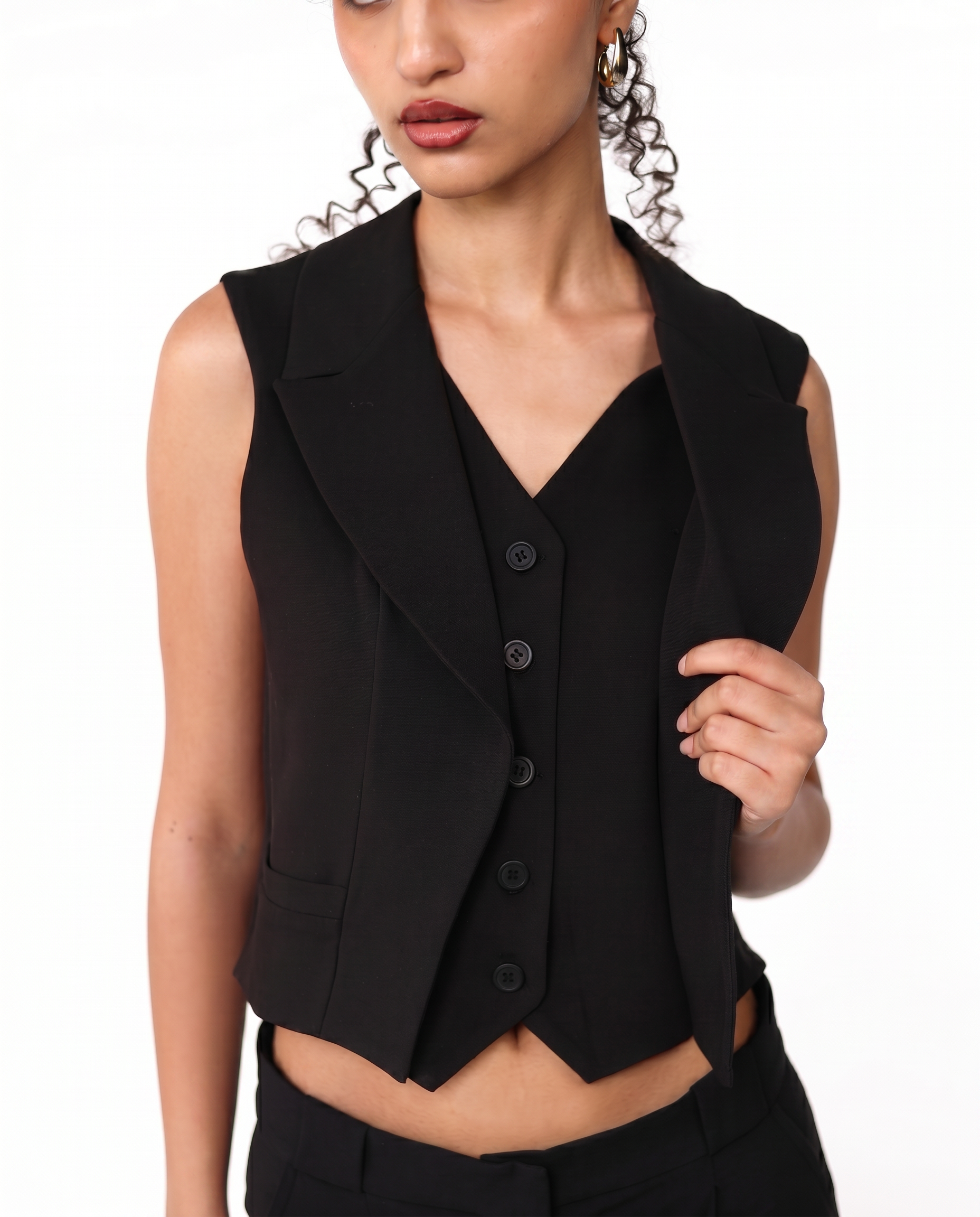 HYPRID SLEEVELESS BLAZER IN BLACK