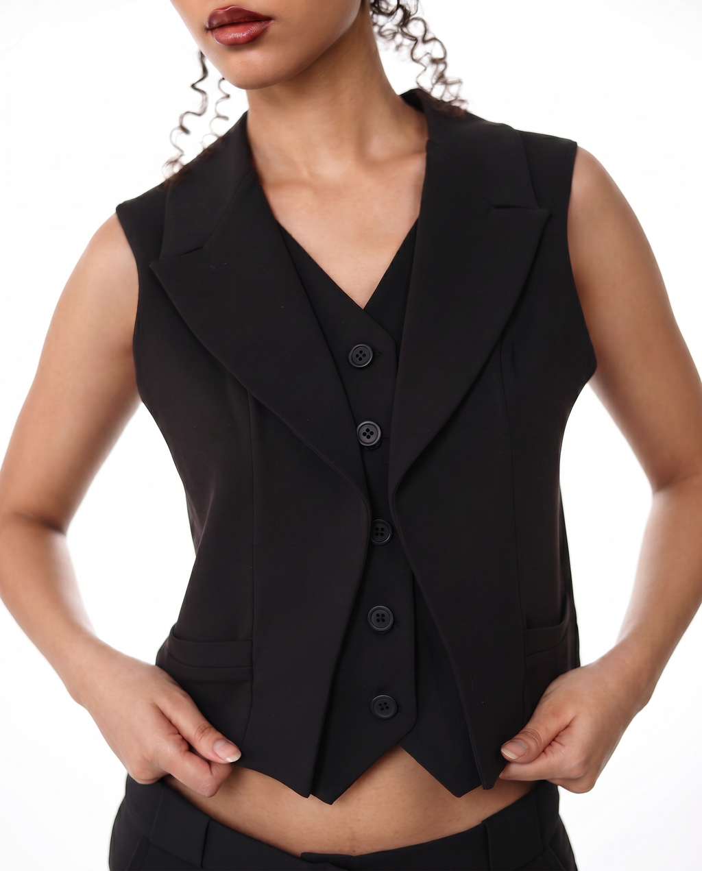 HYPRID SLEEVELESS BLAZER IN BLACK