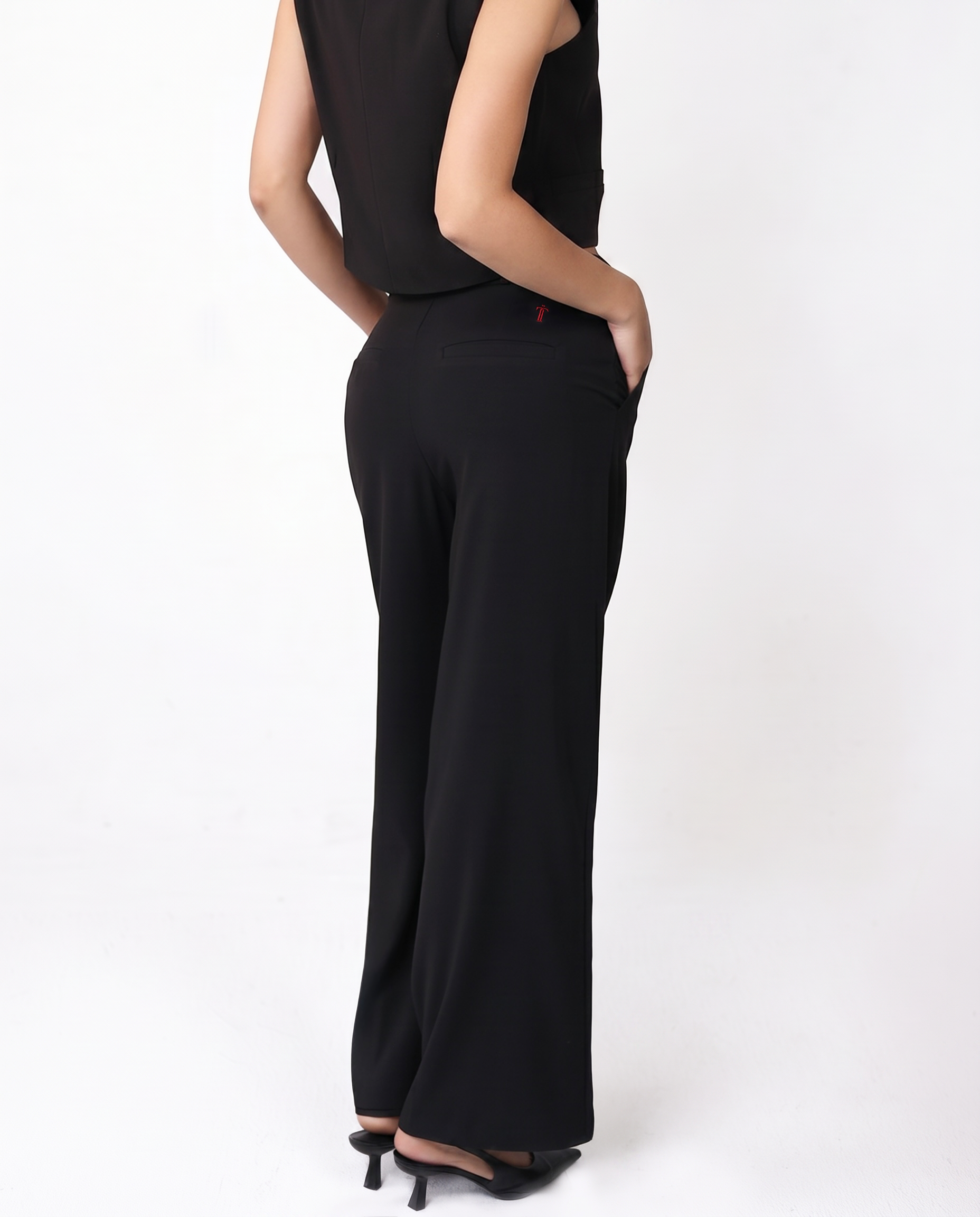 HYBRID SUIT IN BLACK