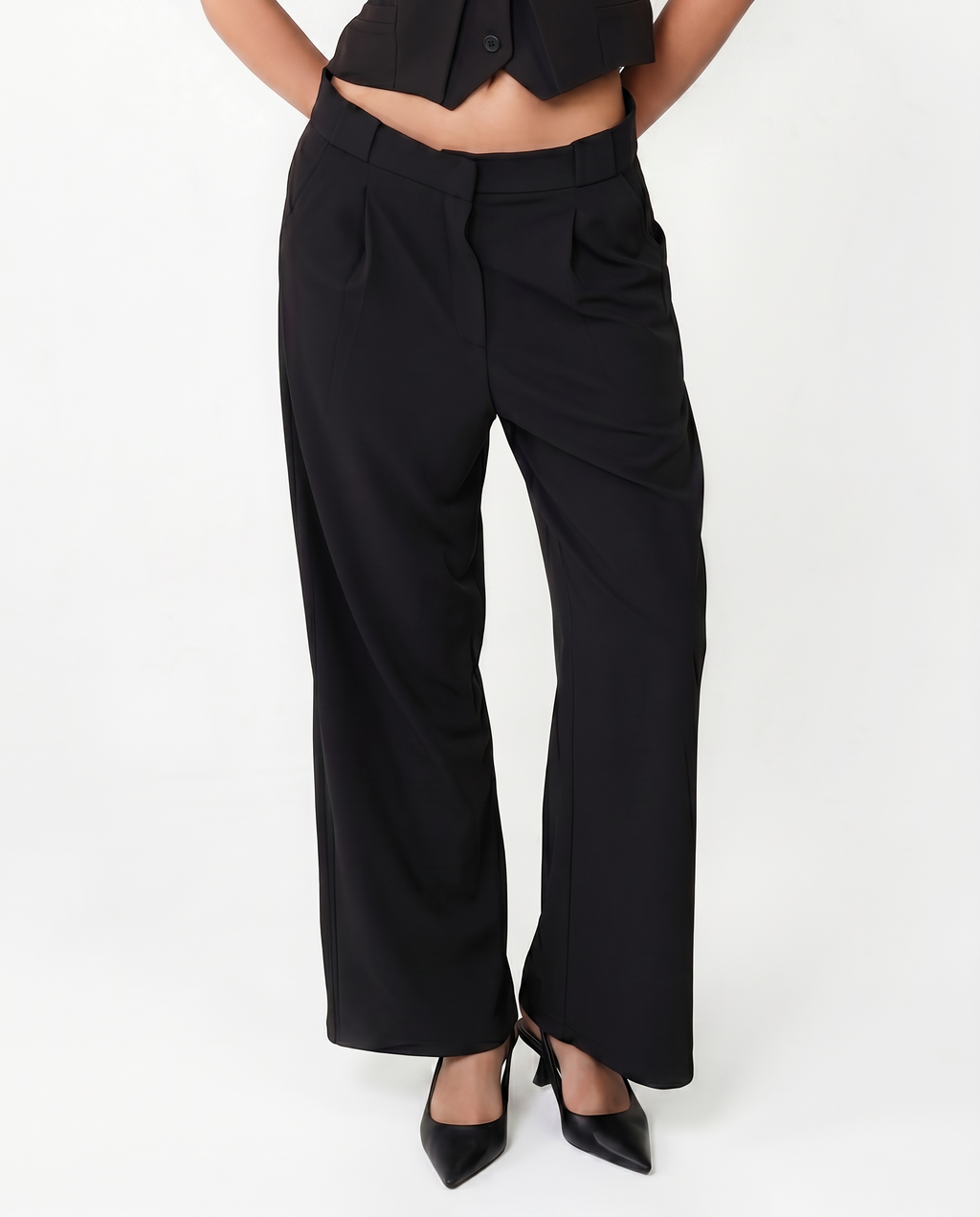 STRAIGHT-LEG TROUSERS IN BLACK