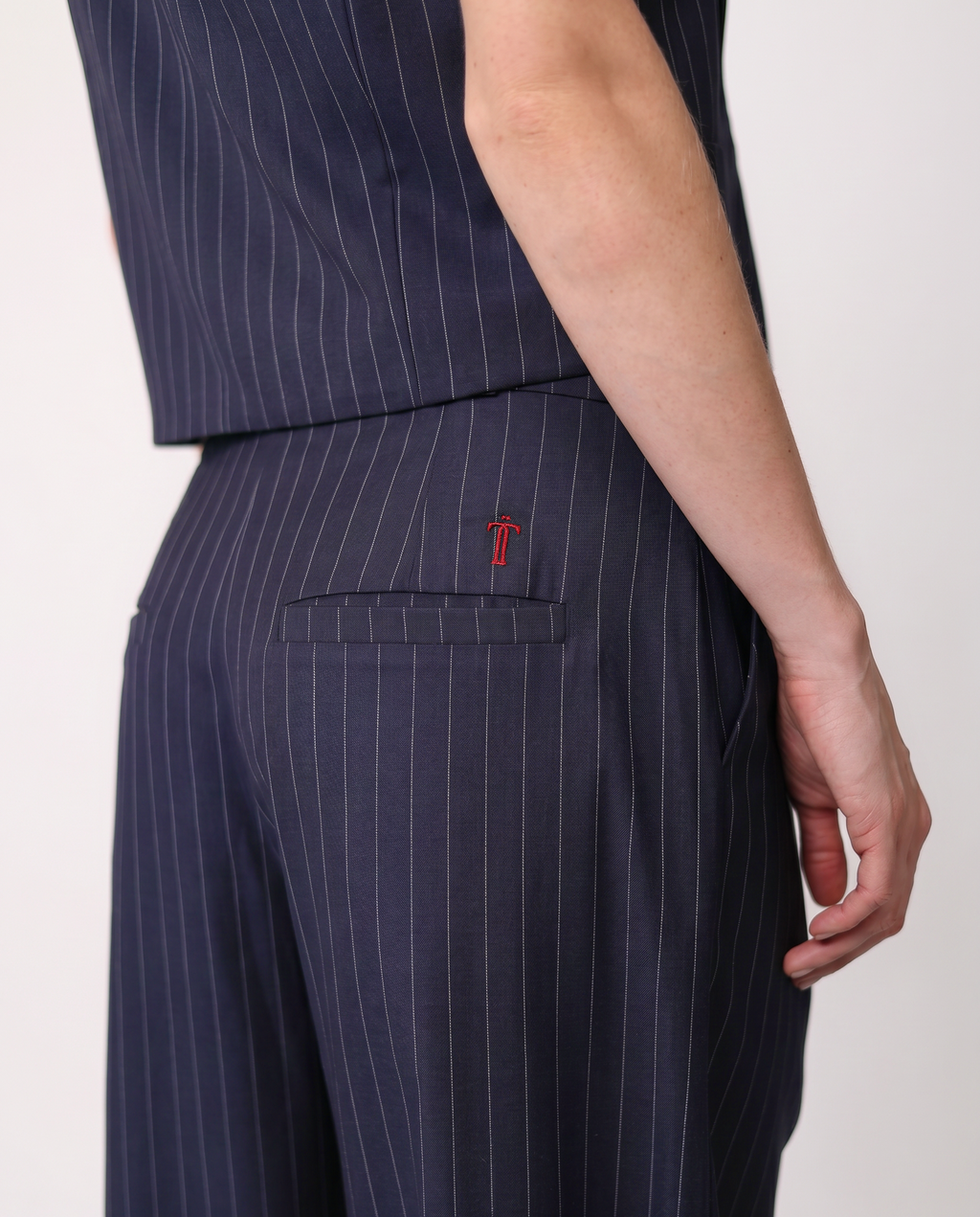 HYBRID SUIT IN PINSTRIPE NAVY