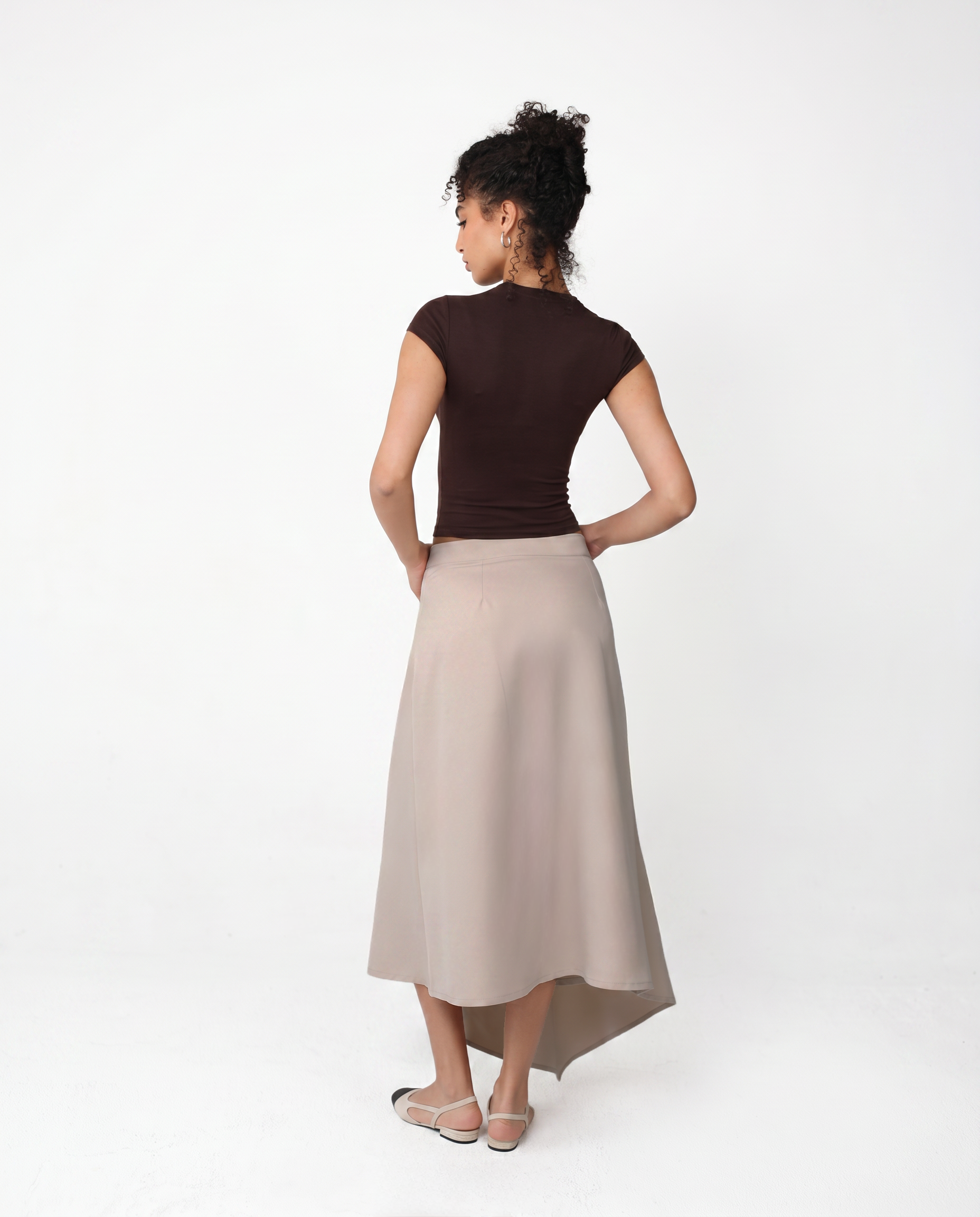 LAYERED MIDI SKIRT WITH RUFFLEIN BEIGE