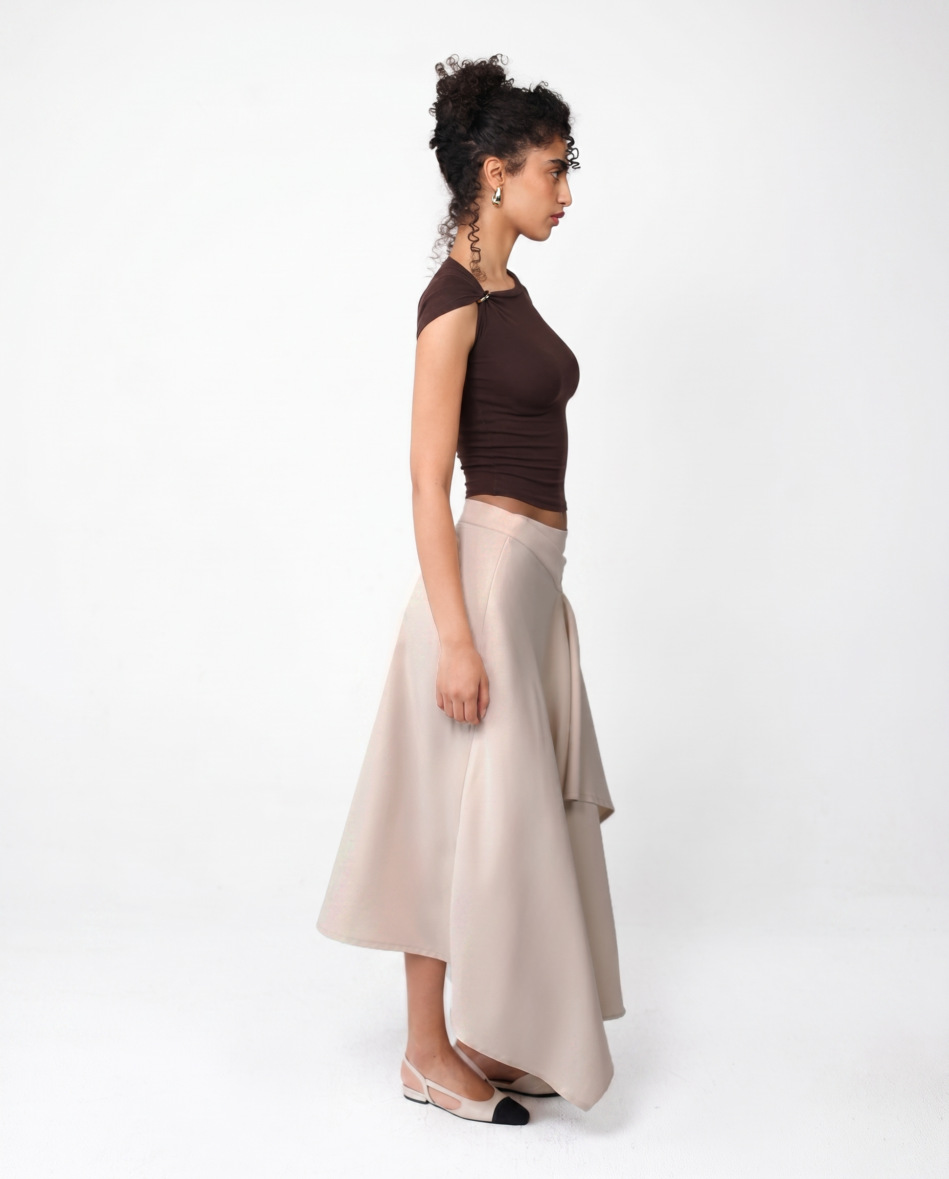 LAYERED MIDI SKIRT WITH RUFFLEIN BEIGE