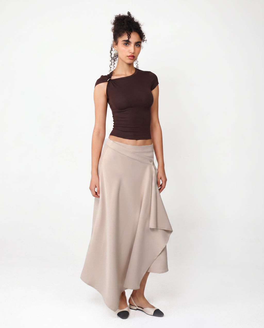LAYERED MIDI SKIRT WITH RUFFLEIN BEIGE