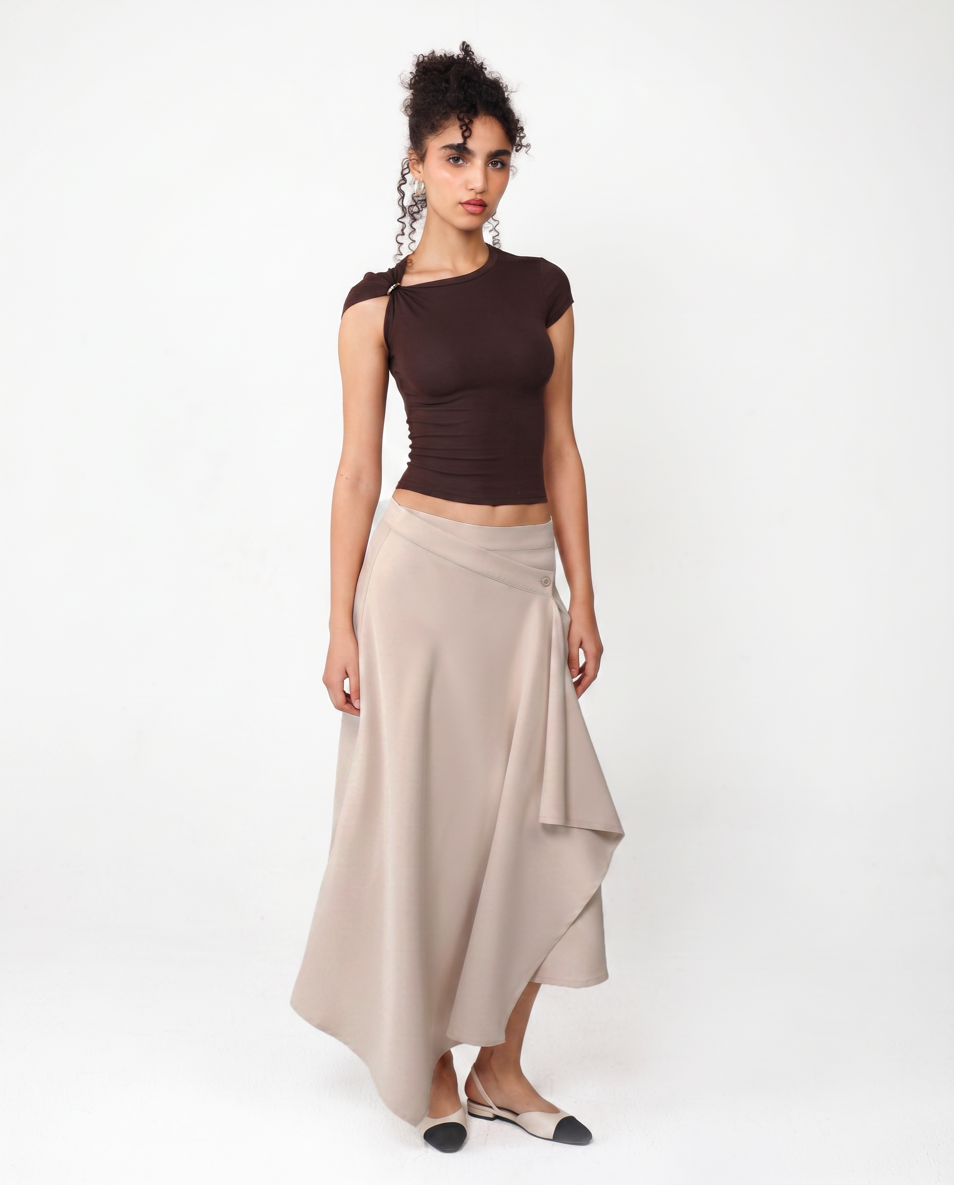 LAYERED MIDI SKIRT WITH RUFFLEIN BEIGE