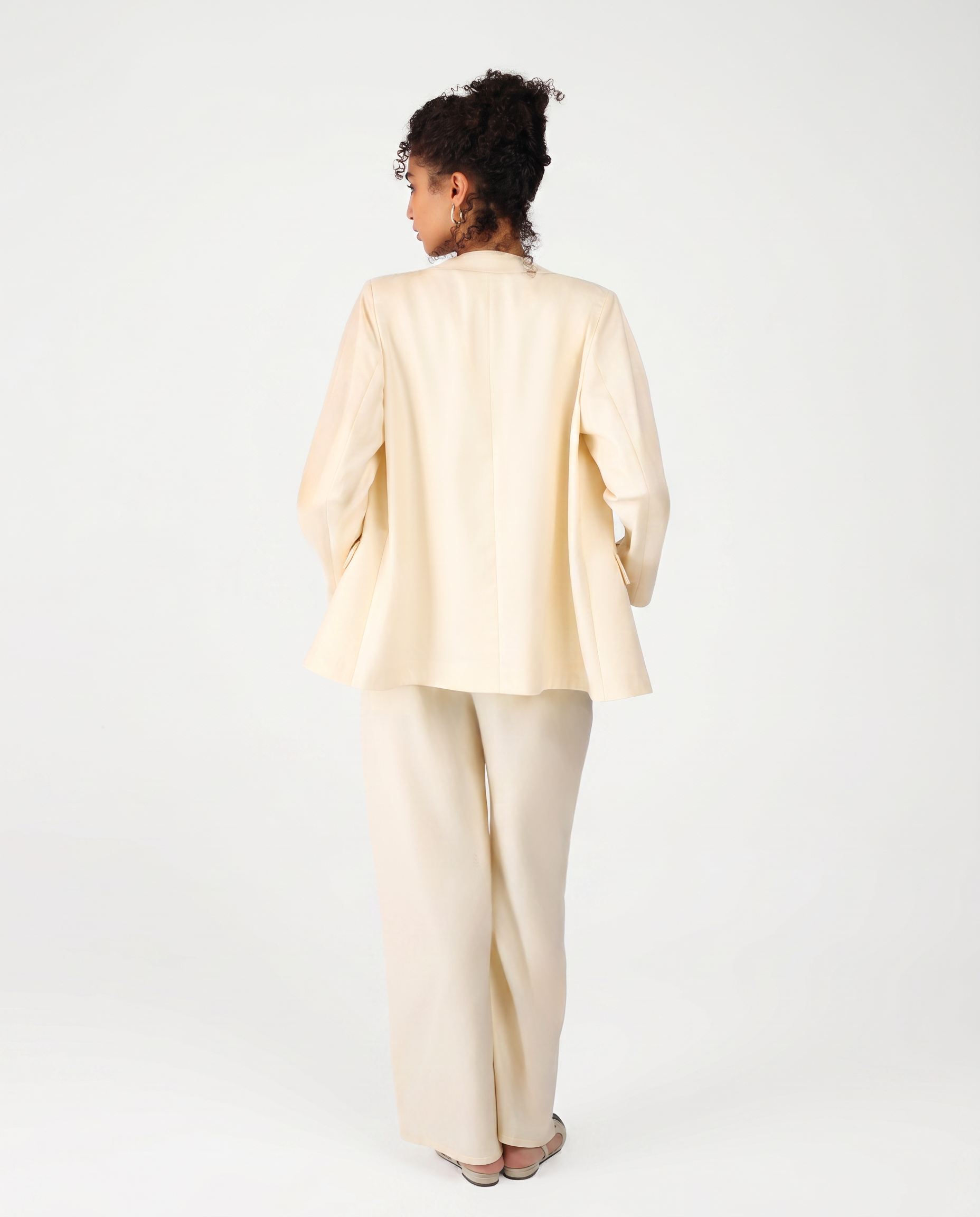 OVERSIZED SUITE IN IVORY CREAM