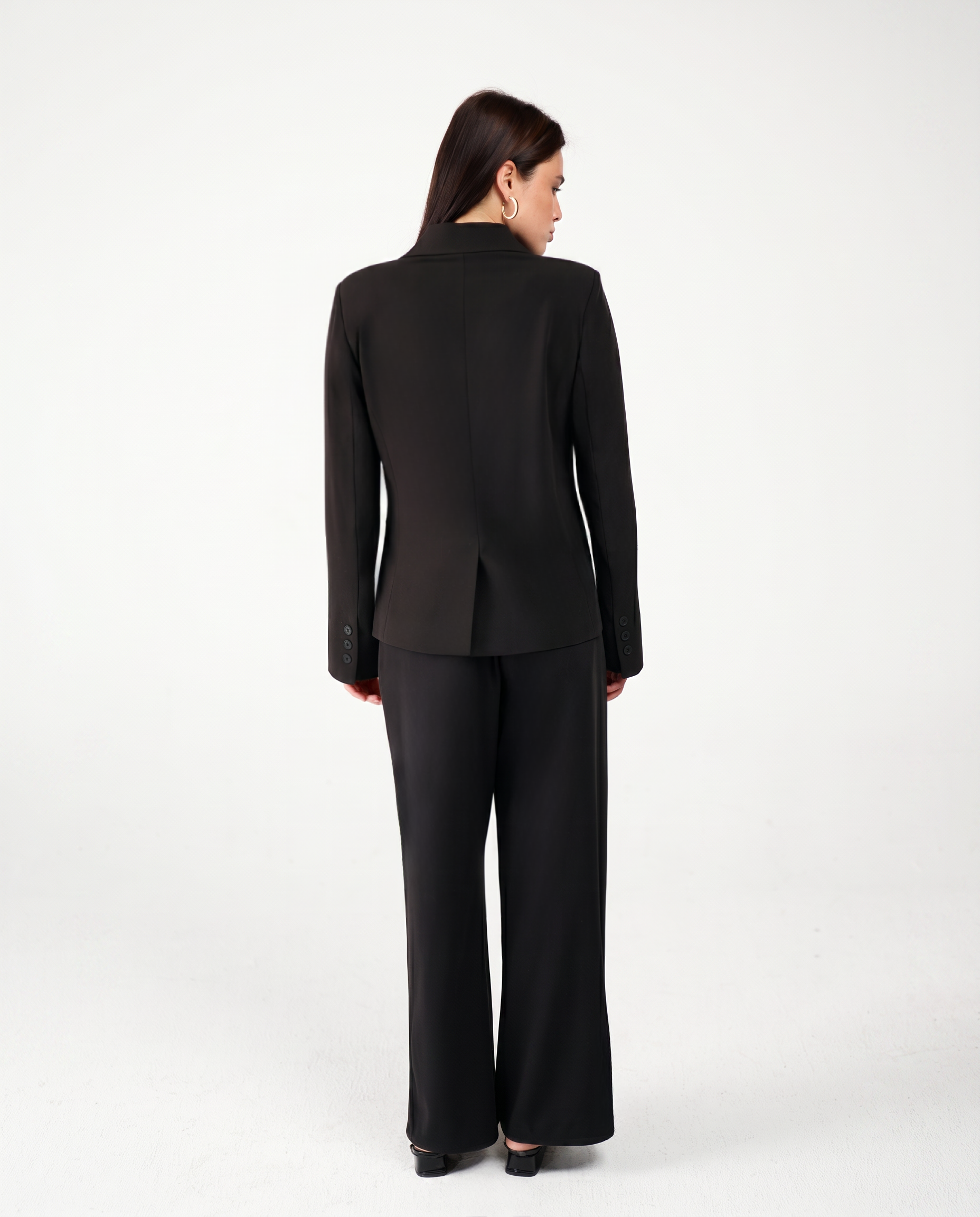 TAILORED FITTED BLAZER IN BLACK