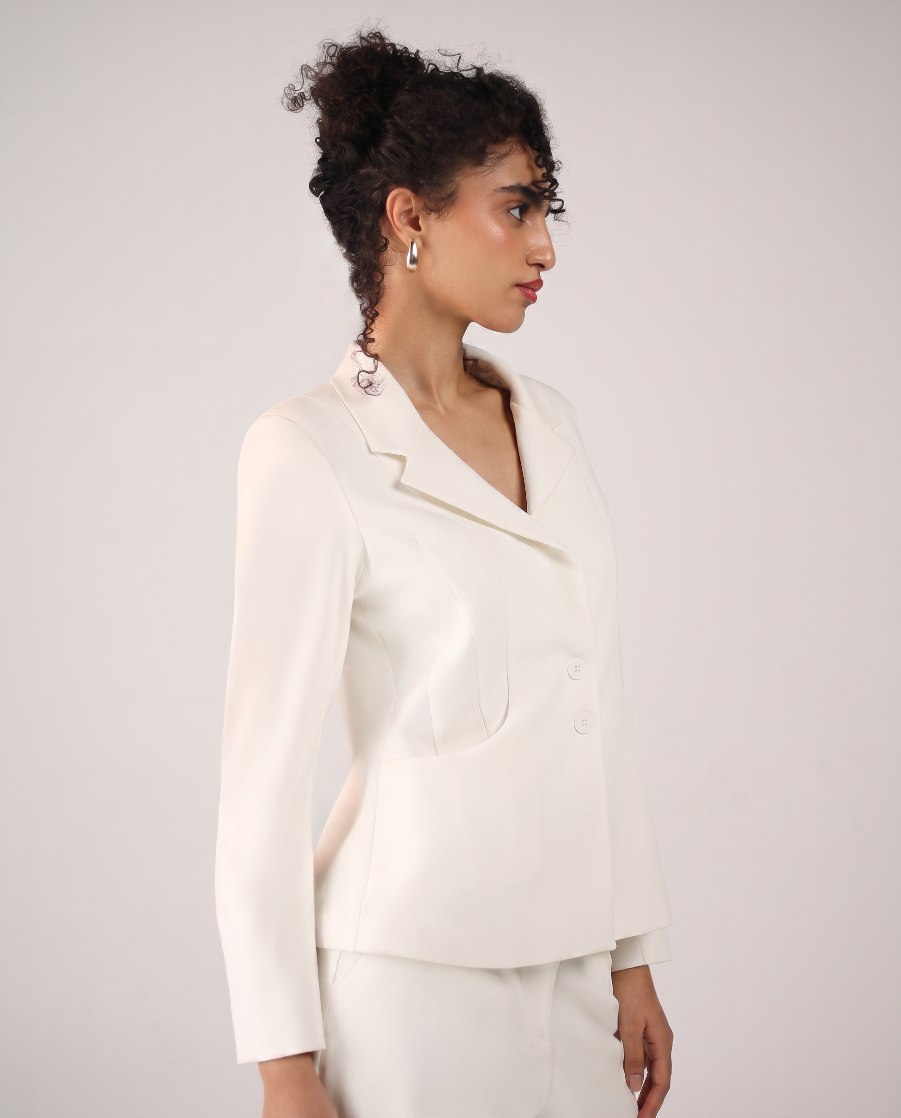 TAILORED SUIT IN OFF WHITE