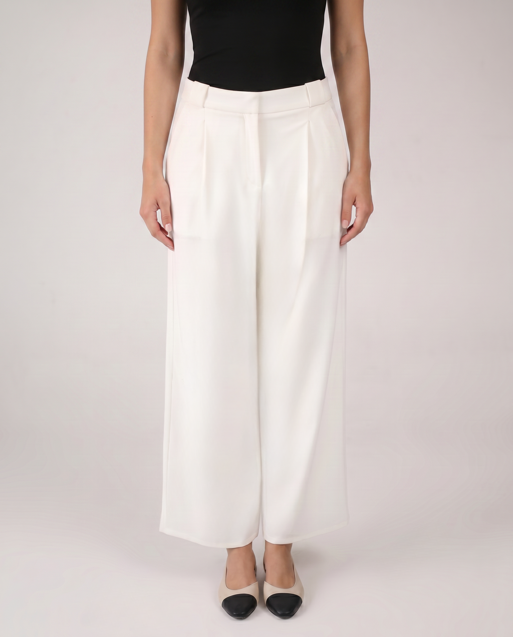 STRAIGHT-LEG TROUSERS IN OFF WHITE