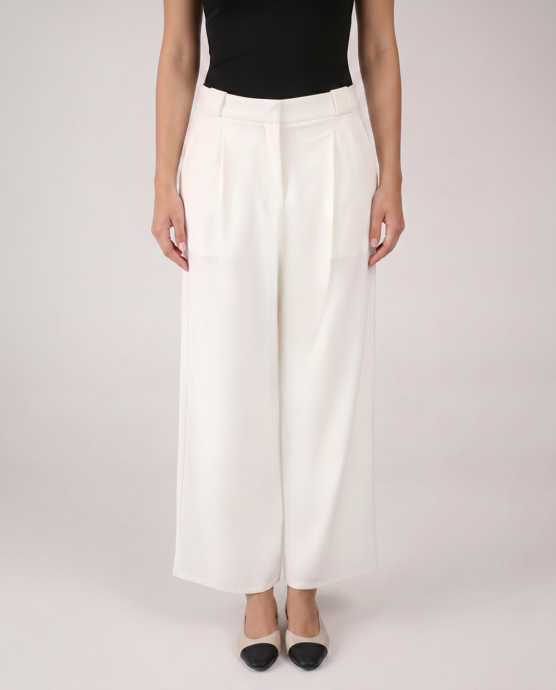STRAIGHT-LEG TROUSERS IN OFF WHITE