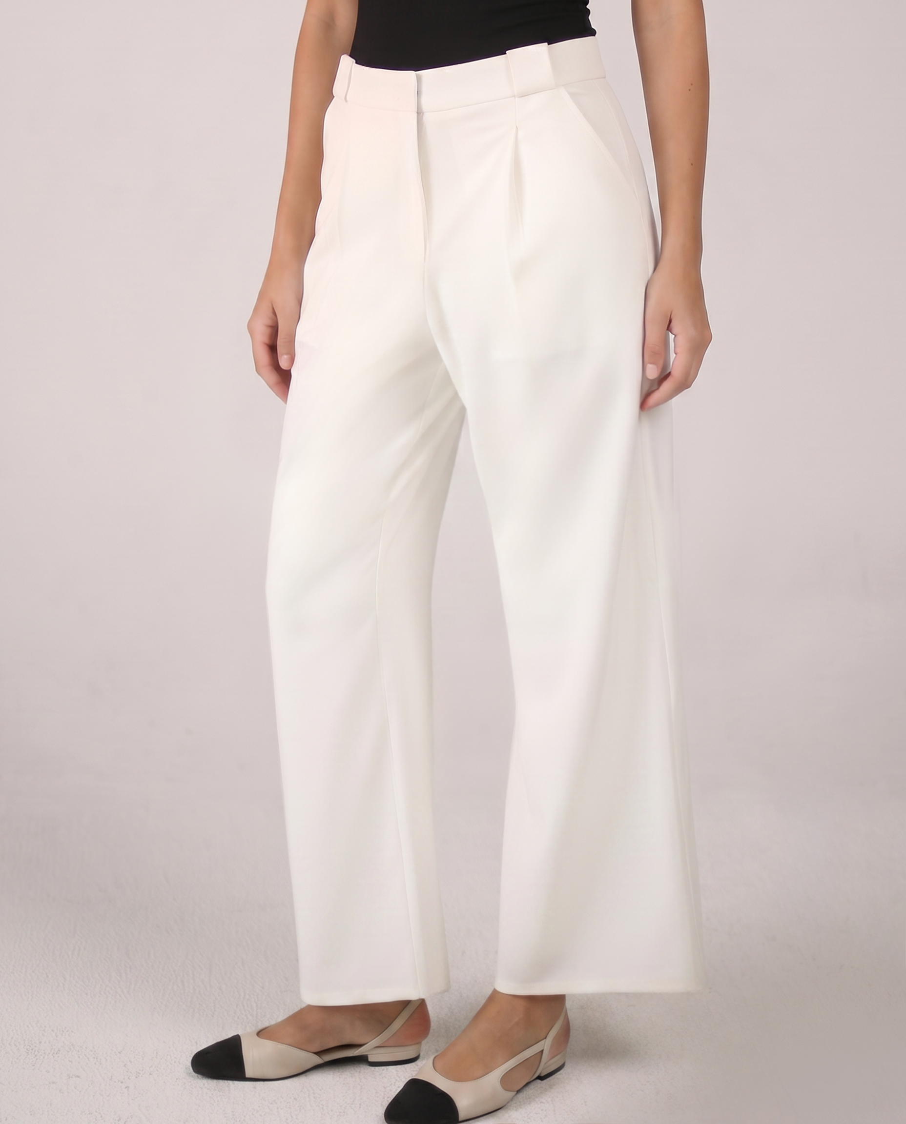 STRAIGHT-LEG TROUSERS IN OFF WHITE